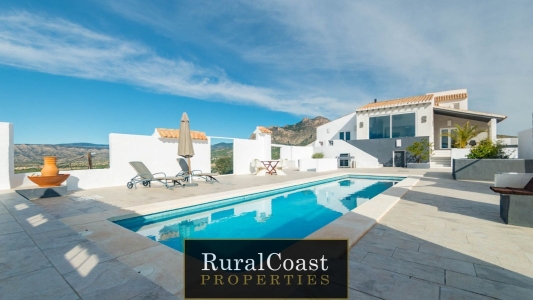 Unique 5 bed, 3 bathroom villa with 34,000m2 plot, swimming pool and unbeatable stunning views of the sea and mountains