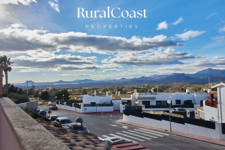 Precioso adosado de 1 habitación, 1 baño y solárium con vistas a la montaña