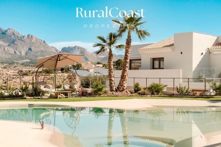 Hermosa villa con piscina tropical en Busot