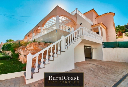 Excellente maison jumelée à Pueblo Acantilado-Sale Lanuza avec 3 chambres, 2 salles de bains très proche de la plage