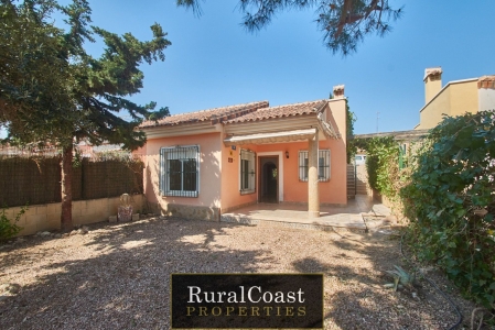 Adosado de 70m2 en Mutxamel. 2 habitaciones. 2 baños. Piscina comunitaria y vistas al mar