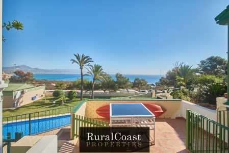 Precioso bungalow en alquiler en Cabo de las Huertas, Alicante. 4 dormitorios, 3 baños, piscina, vistas al mar y a la montaña