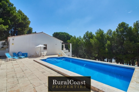 Precioso chalet adosado, 3 dormitorios, 2 baños piscina y vistas a la montaña en Penya Redona, Jijona