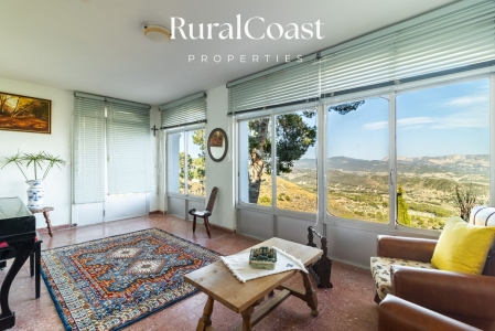 Casa pareada, 125m2, 3 habitaciones, 2 baños, aparcamiento, vistas mar y montaña, piscina communitaria