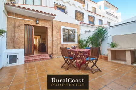 Adosado en venta en El Campello, con 150m2, 3 dormitorios y 3 baños y gran sótano