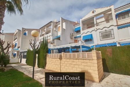 Bungalow en venta en calle de Vall de Laguar de 3 dormitorios y 3 baños