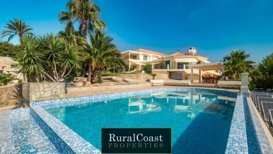 Casa en venta en Busot, con 825 m2, 5 habitaciones y 7 baños, Piscina, Trastero y Aire acondicionado.