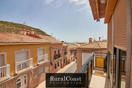 Casa en venta en Busot, con 265 m2, 4 habitaciones y 3 baños, Trastero y Aire acondicionado.