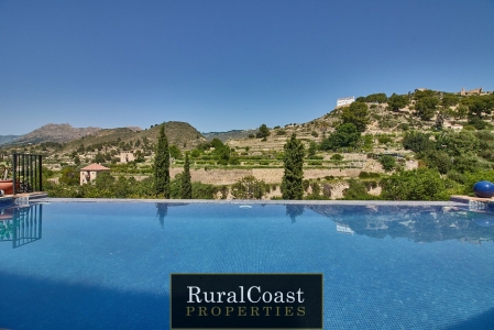 Beautiful estate made up of several properties with a total of 680m2 renovated living space and circa 17.000m2 of land, 10 bedrooms, 8 bathrooms, pool, garden and amazing mountain views