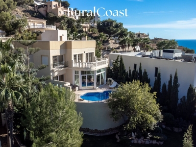 Sensationele vrijstaande villa in Altea Hills. 3 kamers. 3 badkamers. Privé zwembad en geweldig panoramisch uitzicht