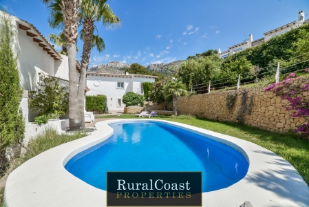 Espectacular chalet independiente en Altea Hills. 4 habitaciones. 4 baños. Piscina y vistas al mar