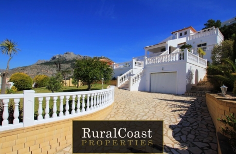 Villa individuelle de luxe à Altea Hills. 4 chambres. 3 salles de bains. Vue sur la piscine et la mer et la montagne