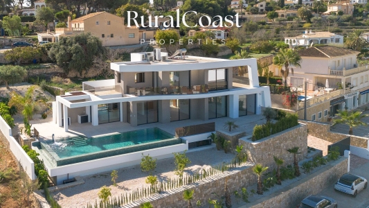 Chalet indépendant à vendre à Benissa, 4 chambres, 4 salles de bains et piscine