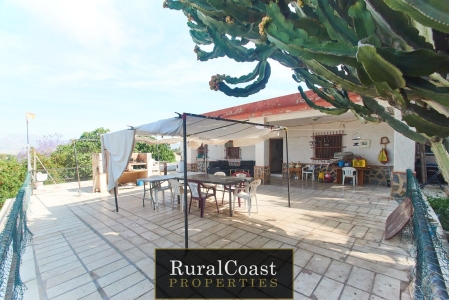 Chalet muy bien ubicado con vistas a reformar totalmente