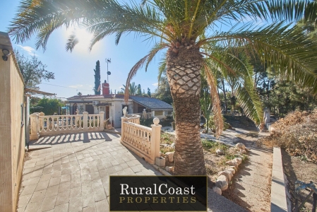Chalet Independiente en venta en Busot, con 95 m2, 2 habitaciones y 1 baño, Trastero