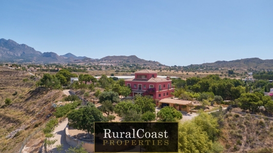 Incredible 500m2 finca with 7 bedrooms and 7 bathrooms and stunning mountain views.