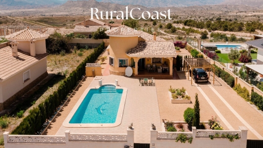 Villa independiente, 119m2, 3 habitaciones, 2 baños, piscina, vistas a las montañas.
