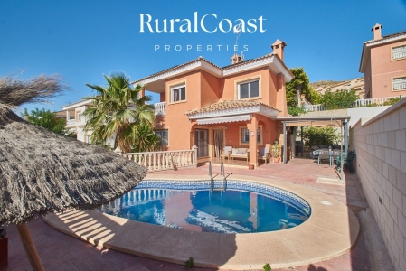 Chalet independiente en alquiler, 400m2 parcela, 224m2 const, 139m2 útiles, piscina, aire acondicionado, garaje sótano, placas solares