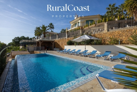 Villa independiente, vistas montañas, piscina, parcela 800m2, 5 habitaciones, 5 baños.