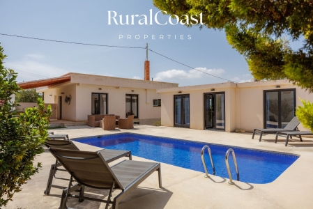 Modern villa, 5 bedrooms, 3 bathrooms, swimming pool, storage room, air conditioning, and guest house.