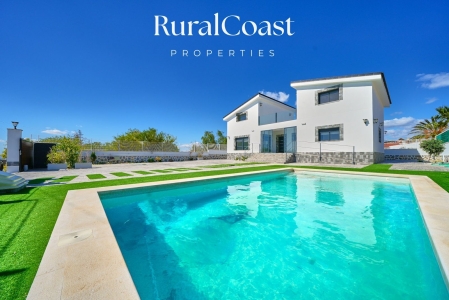 Detached villa, land of 752m2, 161m2, 4 bedrooms, 3 bathrooms, swimming pool, hot and cold air conditioning by pipes