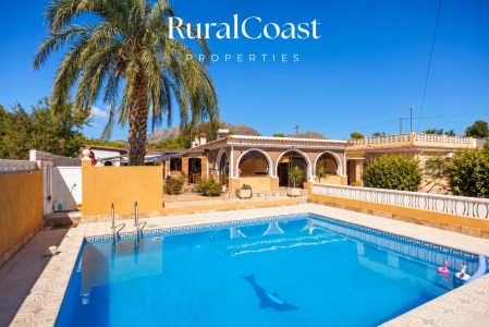 Chalet Independiente, parcela 1355m2, 124 m2, 3 habitaciones y 3 baños, Piscina, Trastero y Aire acondicionado, Busot