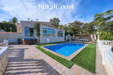 Charming villa with sea views in Coveta Fumá, El Campello Charming villa with sea views in Coveta Fumá, El Campello