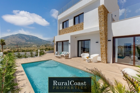 Fantastic detached villa in Finestrat. 3 bedrooms. 3 bathrooms. Private pool and sea and mountain views