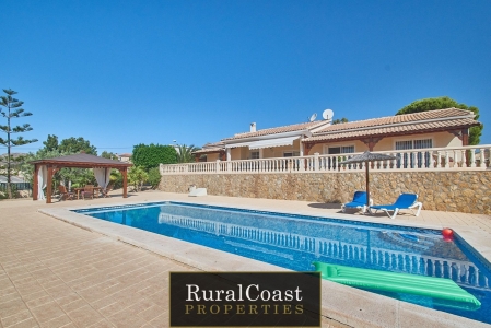 Detached house, 5 bedrooms, 2 bathrooms, Swimming-Pool, Air conditioning, Storage room, Sea views
