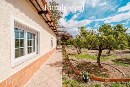 Fantástico chalet independiente con piscina en Mutxamiel, con 2.000m de terreno, 3 habitaciones, garaje y trastero.