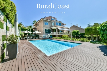 Elegante chalet independiente en Cabo de las Huertas, Alicante. 5 habitaciones. 5 baños. Piscina y vistas al mar