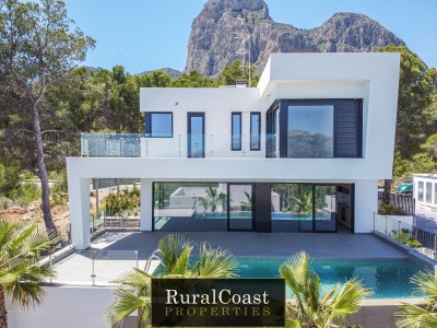 Elegant detached villa in Polop. 3 bedrooms. 2 bathrooms. Swimming pool. Sea and mountain views