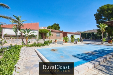 Fabulous detached villa in San Vicente. 4 bedrooms. 2 bathrooms. Garage. Pool and 3000 m2 plot