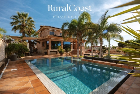 Chalet de Lujo, Parcela 1050m2, 4 habitaciones, 4 baños, gimnasio, sauna, vestidor, piscina, Calefacción central, AC.