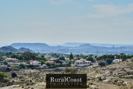 Parcelle urbaine de 800 m2 avec vues de LAS MEJORES à Busot - vues sur la mer et la montagne. PLANOS DISPONIBLES