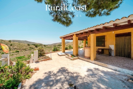 Casa con encanto y gran parcela en El Campello