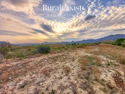 Fabulous rustic plot of 22,785 m2 in Xixona with mountain views