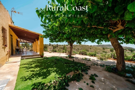 Casa con encanto y gran parcela en El Campello