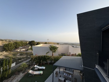 El encanto de los chalets independientes en las zonas tranquilas de Alicante